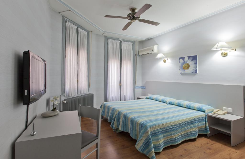 Hostal Andorra Madrid Exteriér fotografie