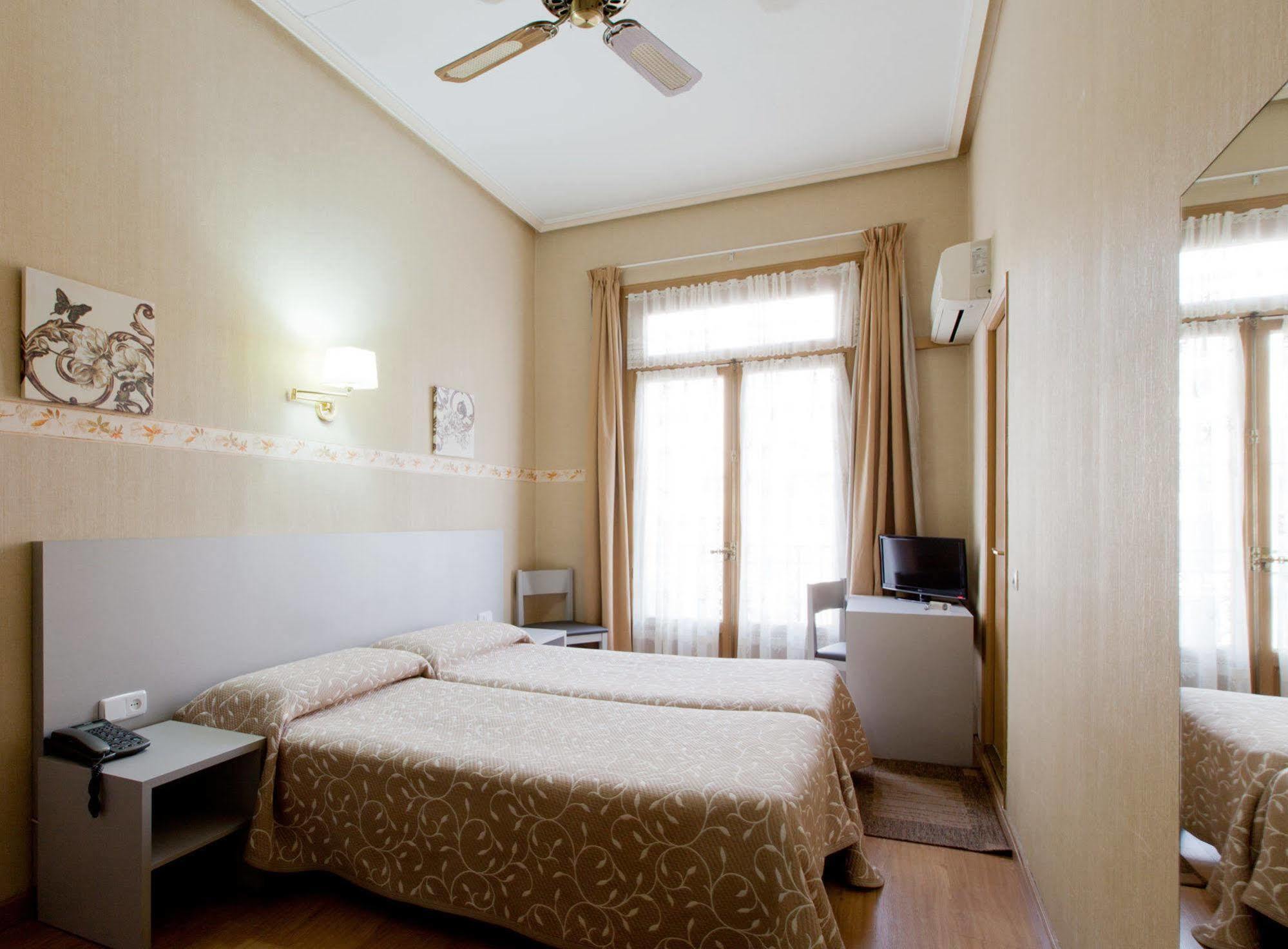 Hostal Andorra Madrid Exteriér fotografie
